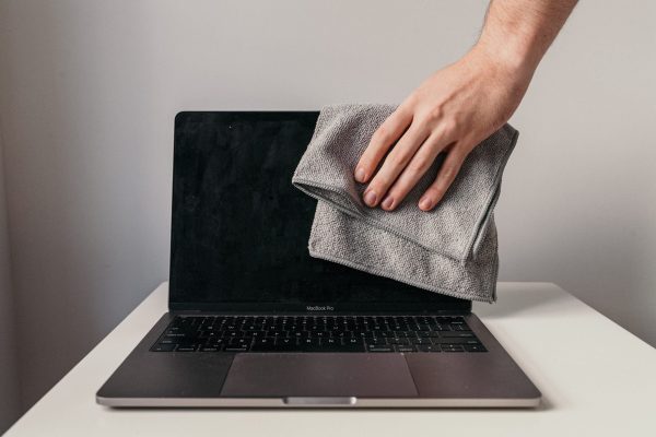 تمیز نگه داشتن لپ تاپ با چند راهکار ساده