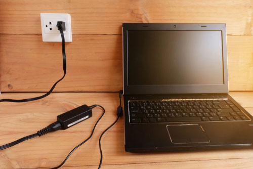 شارژ لپ تاپ و نکاتی که برای سلامتی باتری باید رعایت کنید